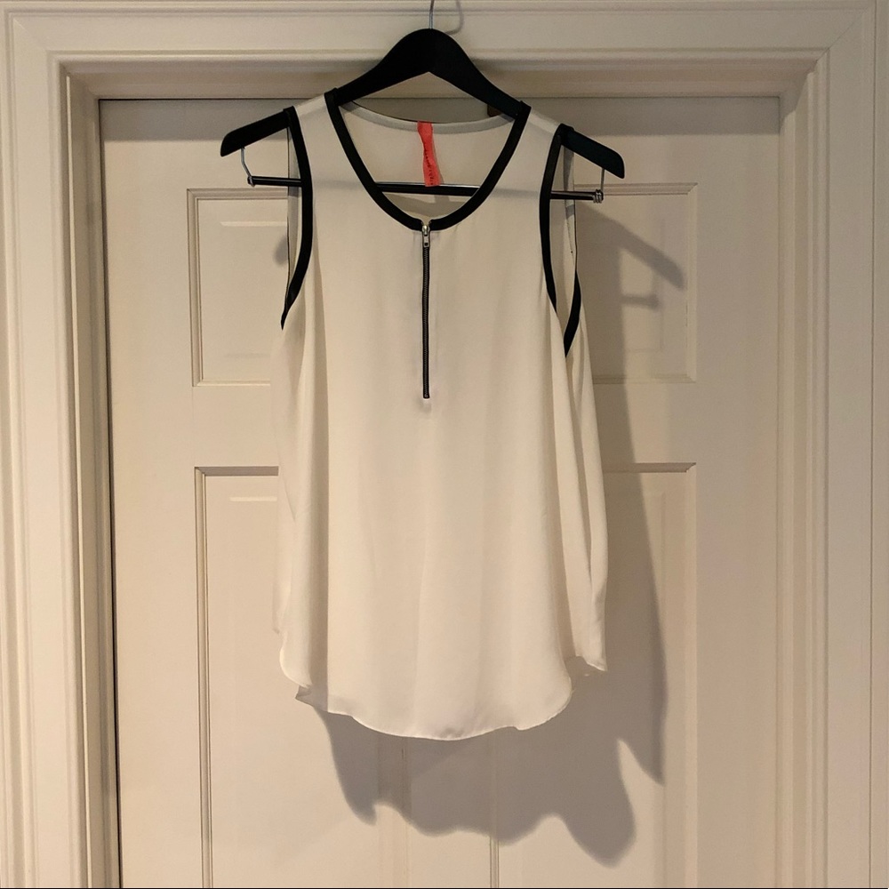 Eight Sixty | White/Faux Leather Sleeveless Top -M